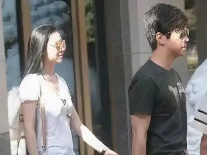 李健妻子孟小蓓5岁与李健相识相伴几十年至今没房没孩子