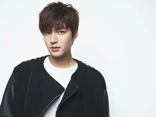 本人发质较硬,该怎么烫李敏镐这种发型?