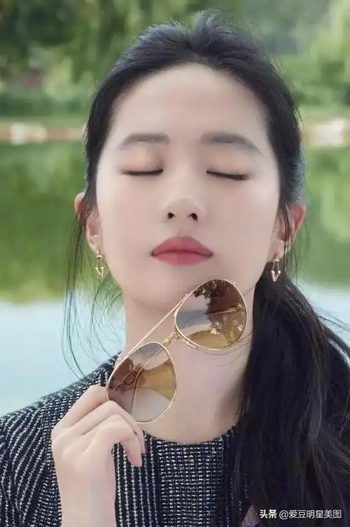 女明星美照合集性感风居家风暗黑风应有尽有