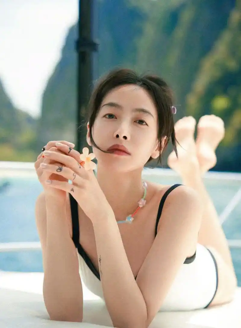 宋茜晒泰国海岛度假照 素颜出镜状态好.#宋茜 - 抖音