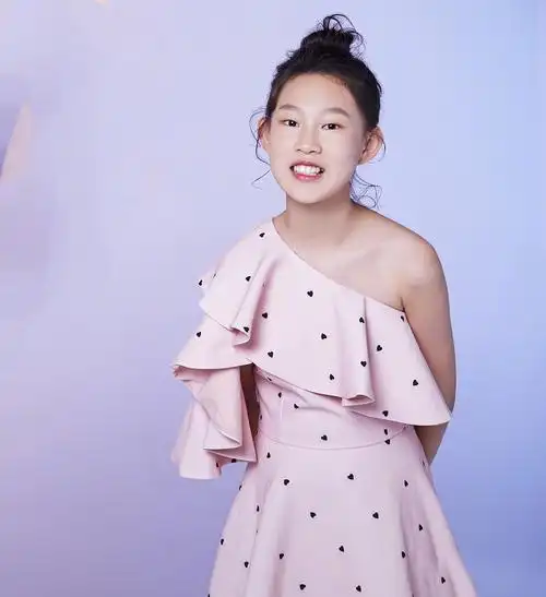 小沈阳罕见晒女儿照片12岁的阳洋快有爸爸高了父女同框好温馨