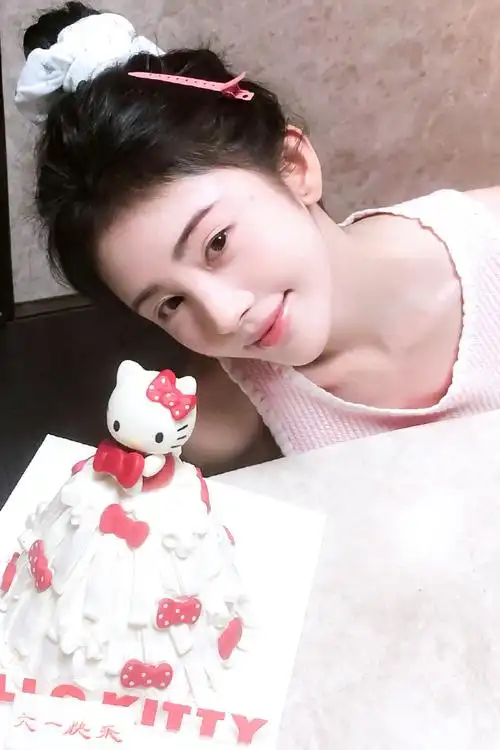 鞠婧祎初恋丸子头