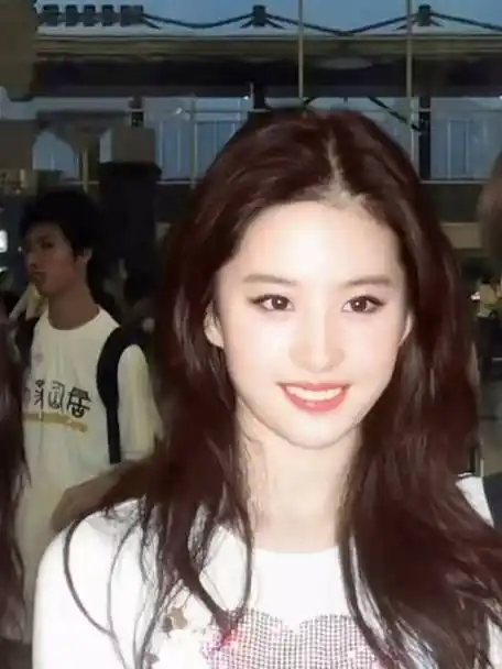 刘亦菲校园学姐风穿搭