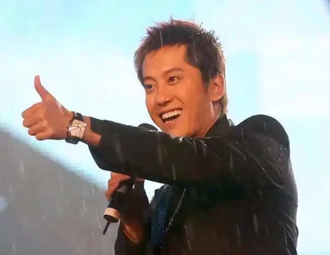 他8次上春晚后被捕入狱今54岁无人问津老搭档也断了联系