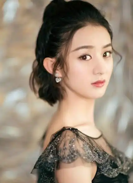 赵丽颖侧编发更显俏皮可爱,你给打几分?