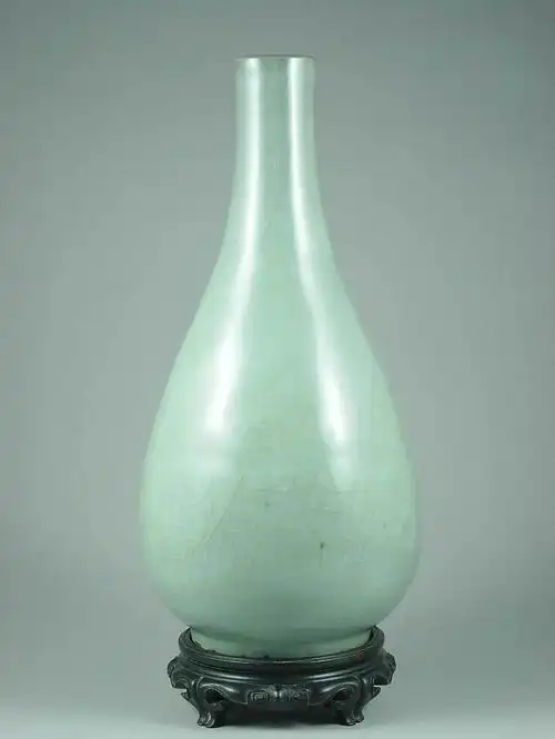 南宋官窑青瓷胆式瓶(中国大陆私人收藏)