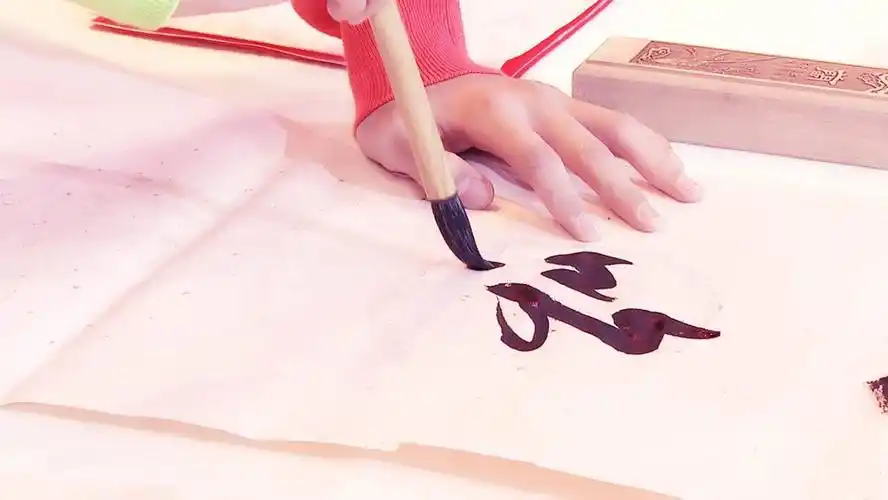 tfboys易烊千玺书法央视过年七天乐