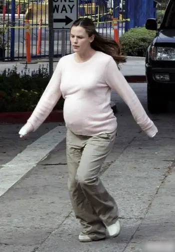 女星"孕"味十足 被写入电视剧情成流行(组图)