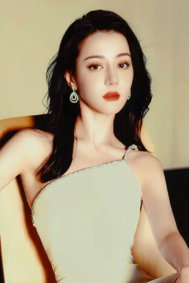 热巴考古……嘻嘻嘻.#迪丽热巴 #迪丽热巴绝美造型 突然翻 - 抖音