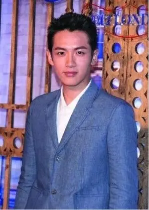 萧亚轩四绯闻男友首度同台 旧爱见柯震东露尴尬