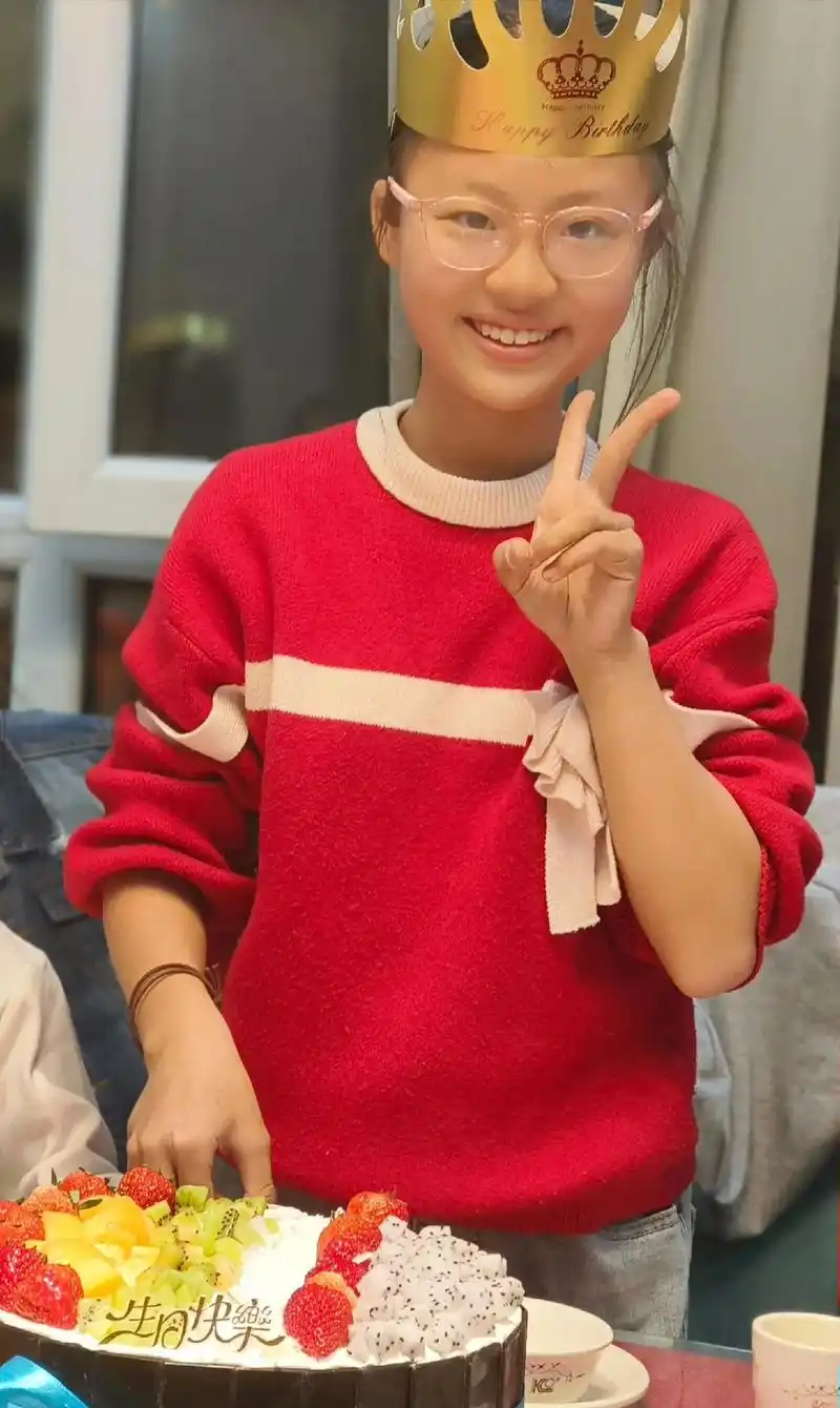 我的女孩9712岁了,不知不觉迎来了第一个本命年,12岁是你 - 抖音