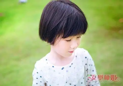 女童 齐刘海短发蘑菇头发型