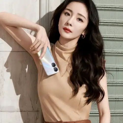 杨幂新剧用代言的realme v15手机,网友热议:精英律师用千元机?