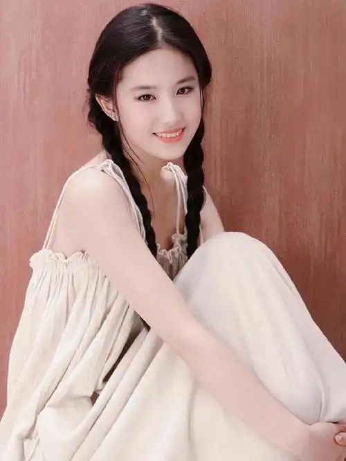 刘亦菲早期双麻花辫清纯写真这算清纯天花板了吧