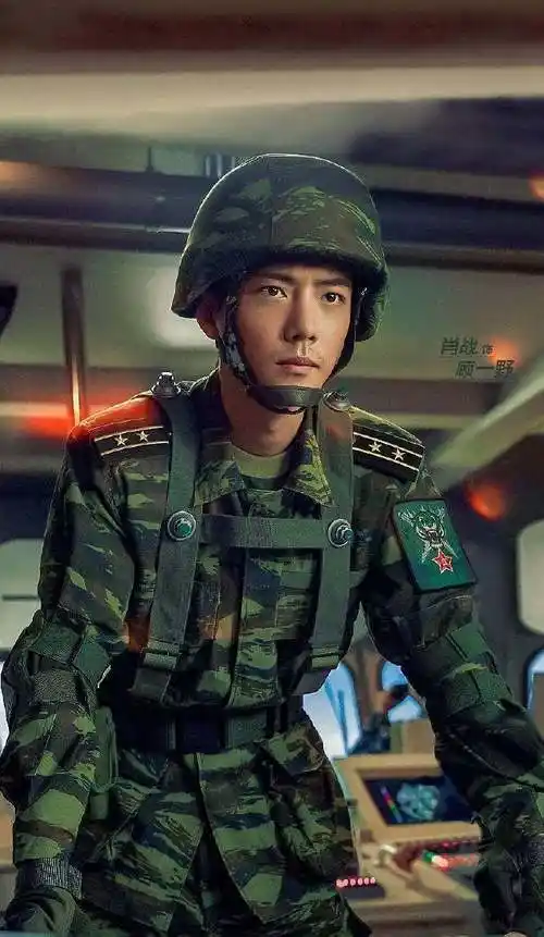 10男星演军特警!