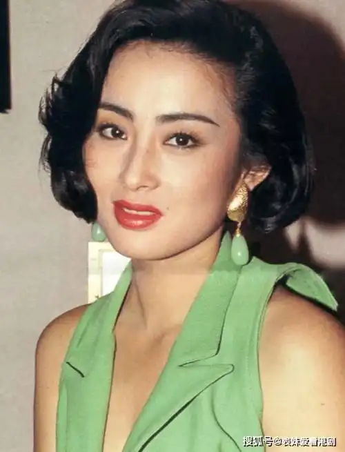 港星为数不多具有辨识度的短发女星不管是利落的短发还是妩媚的大波浪