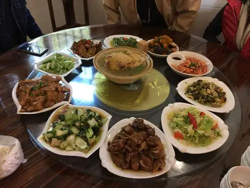 丰盛的午餐,一桌健康的原生态美食.
