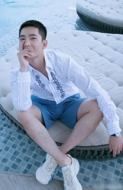 杨洋我不穿短裤助理尝试一下看到效果后这腿谁抵得住