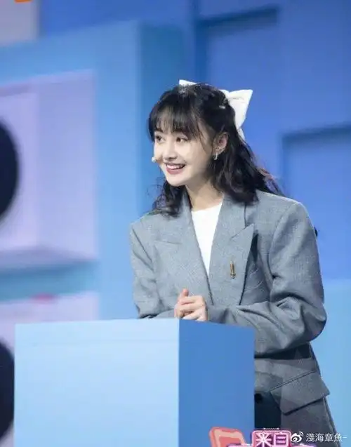 笑起来的郑爽是不是也非常甜美,之前的郑爽笑起来,苹果肌严重下垂