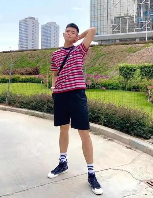 组图:体院运动男生,183身高大长腿,有型又man的气质,太帅了!