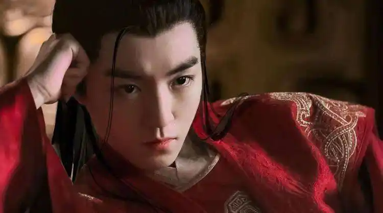 古装红衣美男:肖战清绝出尘,陈伟霆好像唐僧,成毅王俊凯太惊艳_感觉