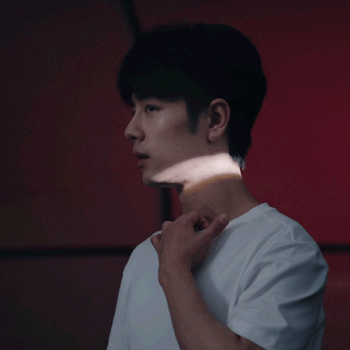 怎么肖战穿个睡衣都可以萌到我,真的好爱这些小表情.#肖战官宣代言