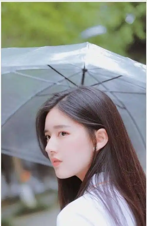 赵露思学生时代旧照曝光,截图放大看清她的五官,颜值真是逆天_造型