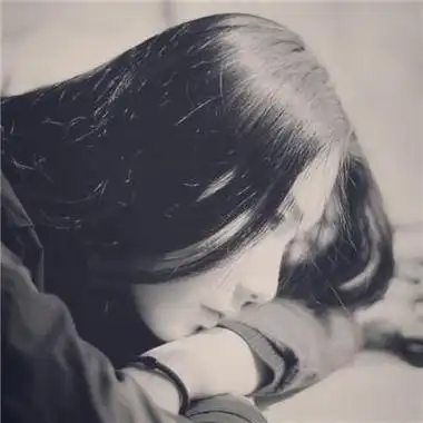 黑白伤感女生头像侧面女生伤感安静低头头像简笔画大全