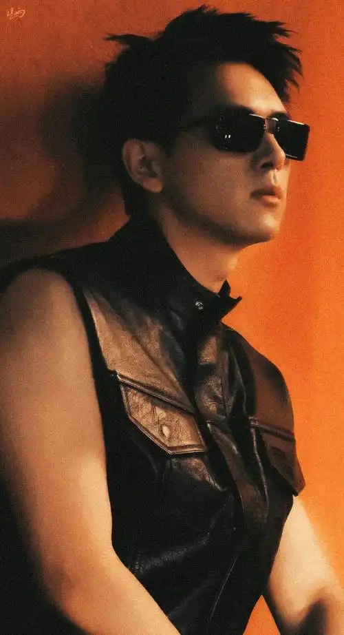 李现#lx#李现眼镜杀大片#很浓很浓的暖色调93附赠一张伪海报@李种