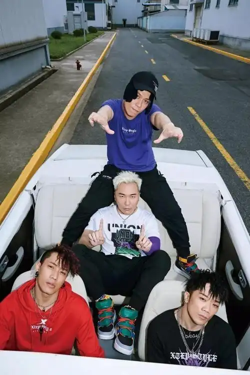 不仅是街舞,还有街头潮流!swag街潮的穿搭艺术核心就是特不服