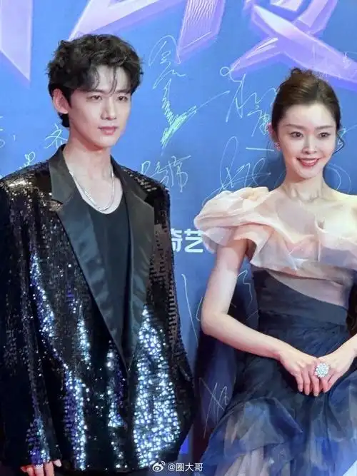 白敬亭宋轶尖叫之夜红毯同框##白敬亭宋轶红毯同框好甜##尖叫之夜