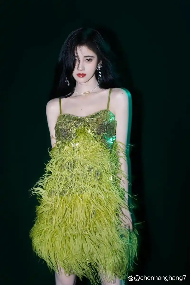 鞠婧祎小礼服分享甜美仙女系礼服盘点
