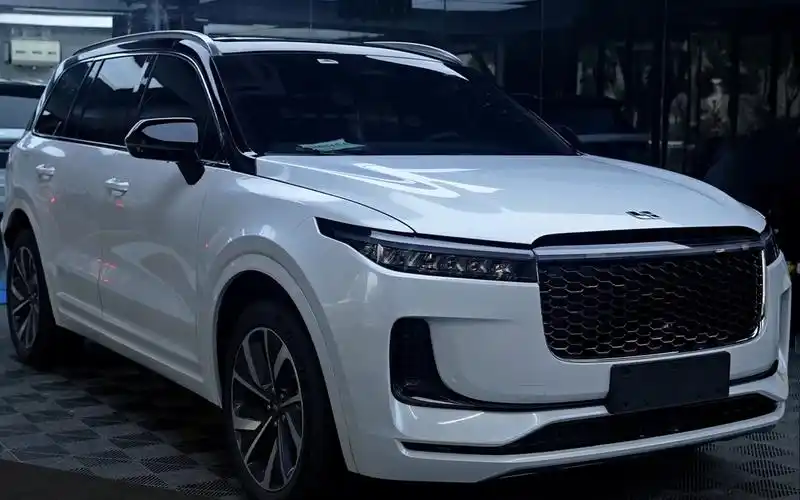 理想one改色 | 贝壳白 悬浮车顶