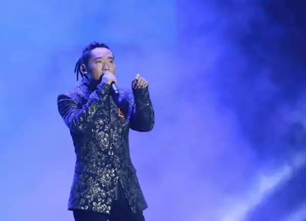 图说:第二季《中国新歌声》总冠军扎西平措 网络图