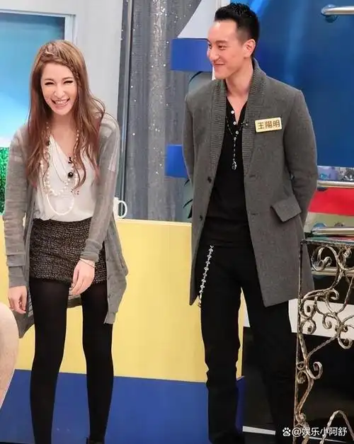 17年换15个男友,个个不满25岁!萧亚轩的快乐你可能想象不到