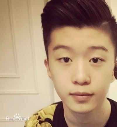 范丞丞从韩国归来后容貌变化大是整了吗范丞丞出道前后对比照片