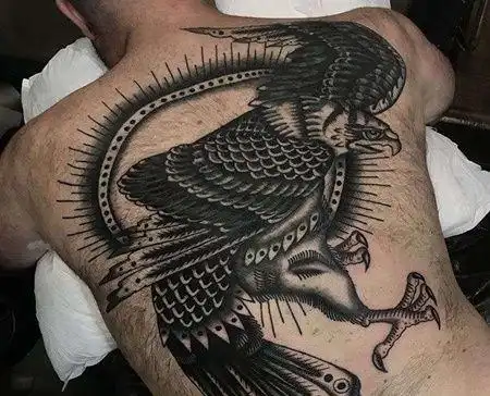 old school后背老鹰纹身图案