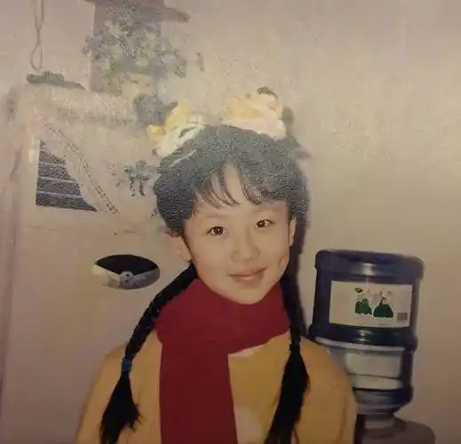 杨紫超话分享互联网一些女鹅小时候可爱照片@杨紫也想看看紫丝相册里