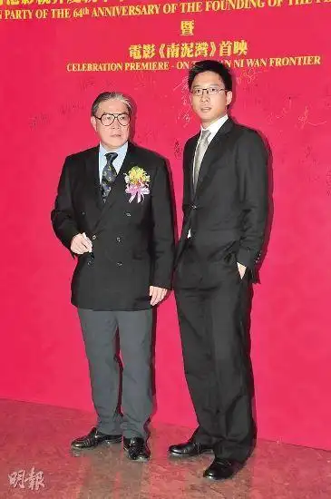 霍震霆与儿子霍启山昨晚出席电影《南泥湾》香港首映礼