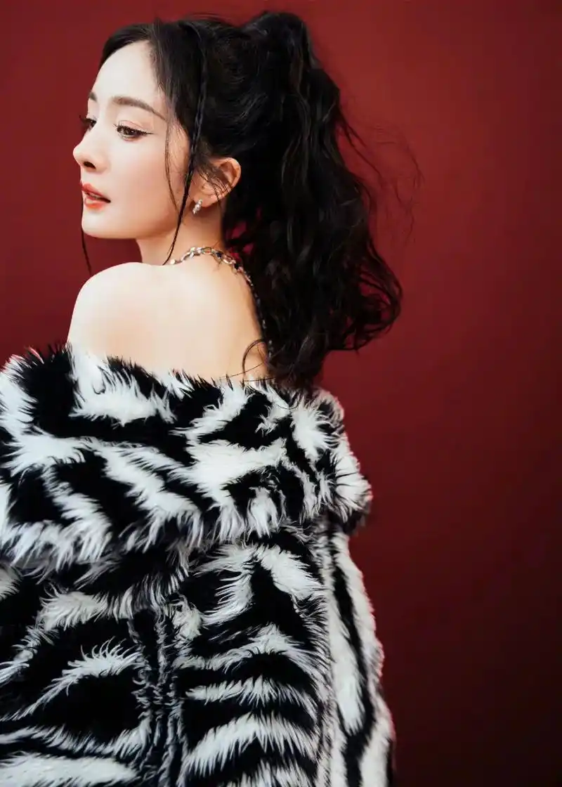 湖南卫视跨年晚会 #杨幂#向全世界安利杨幂  甜酷女孩上线 - 抖音