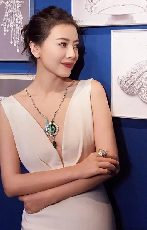 风雅代言人高圆圆与chaumet高定珠宝共赴瀚海之旅