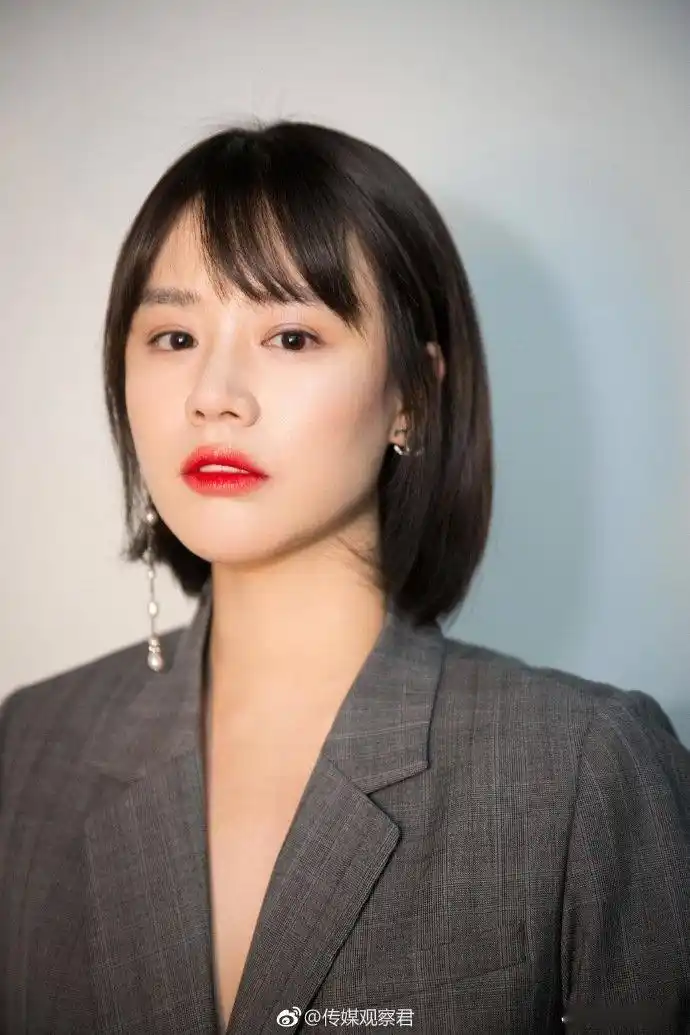 所以需要在形象上与之相符,以便观众能融入剧情,这是演员应该做的事