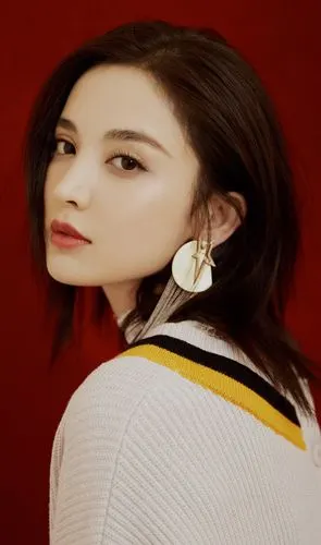 古力娜扎一组宣传美照,一身淑女风穿搭优雅靓丽