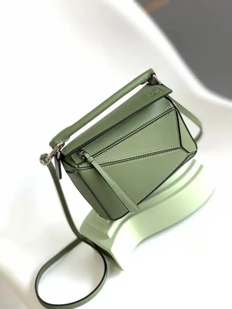 罗意威斜挎包.loe*we97爆款puzzle mini出货 - 抖音