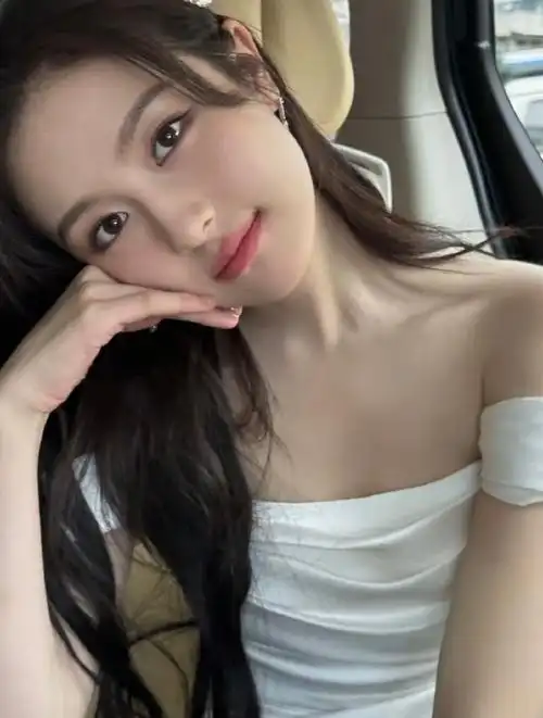 李兰迪留了长发