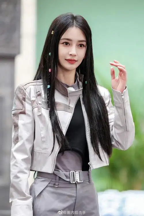 angelababy两宫格自拍来了呀,是新鲜的baby呀……|自拍|美女|状态