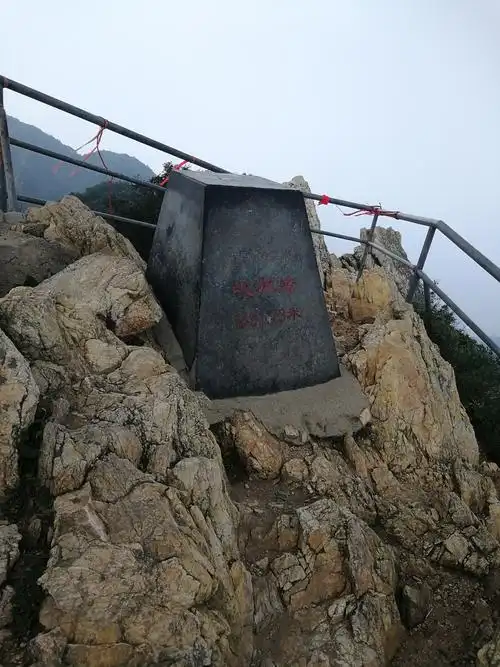 挑战嵩山卢崖瀑布最高峰峻极峰