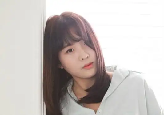 清新中长发发型气质俱佳深入人心哪一款适合你