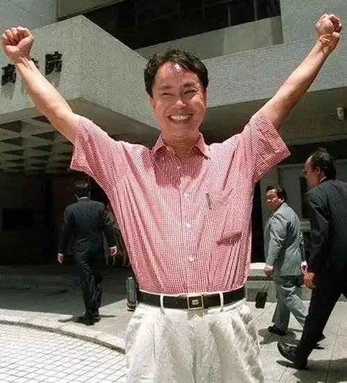 特别年月产生真实汗青故事,雷洛和跛豪能够反映杂沓无序暗潮丛生的