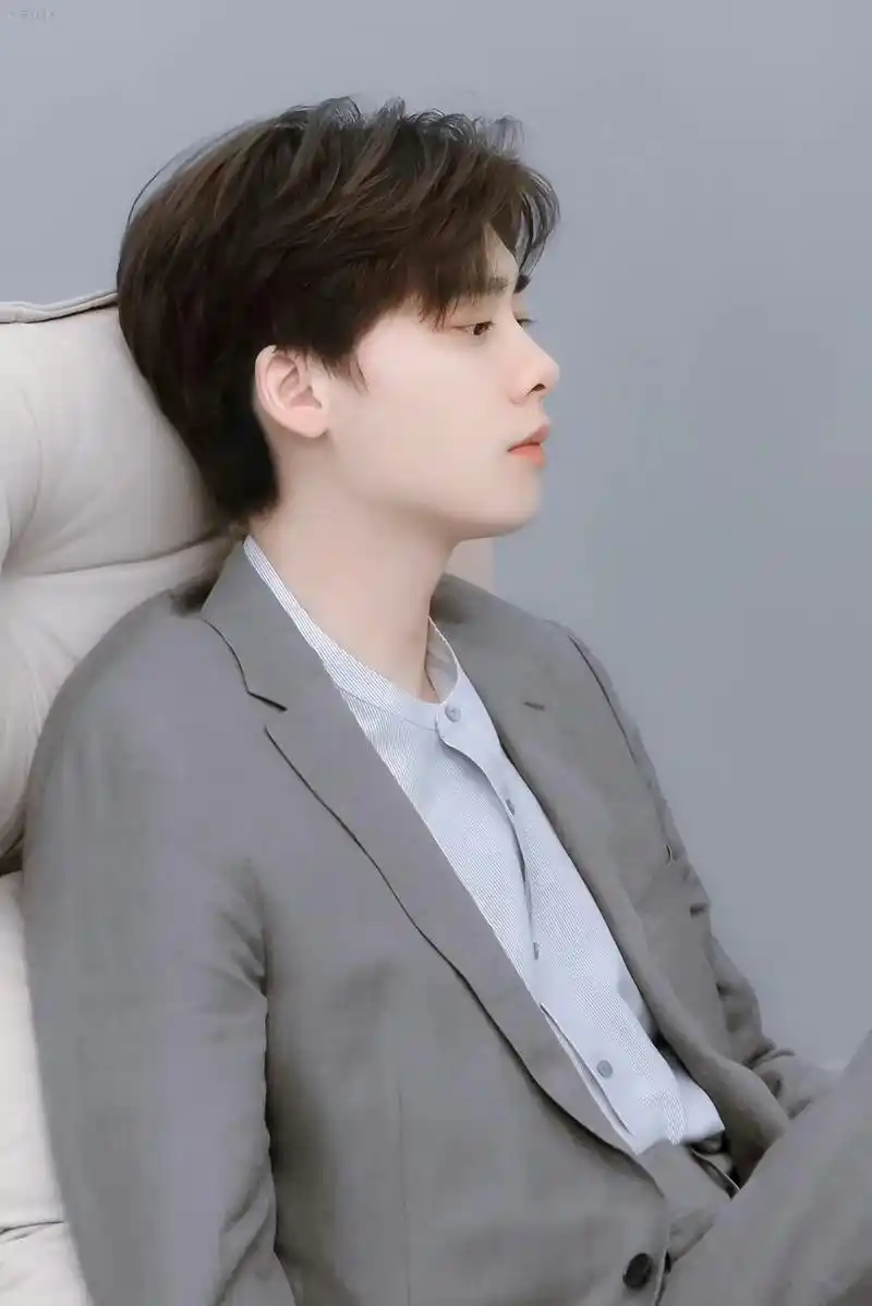 李易峰费加罗男士二月刊三封面.#李易峰 "啊啊啊峰峰这组照片 - 抖音